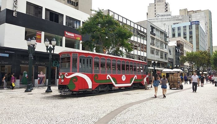 Bondinho da Leitura, ponto turístico 1,5 km do Hotel Curitibano