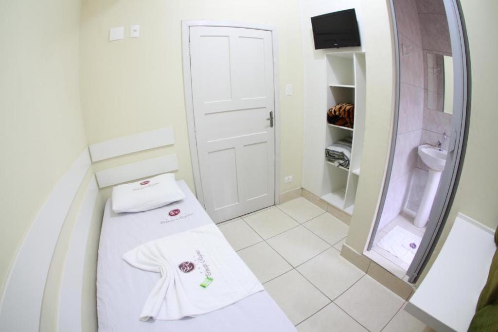 Quarto simples do Hotel Curitibano, opção econômica no centro